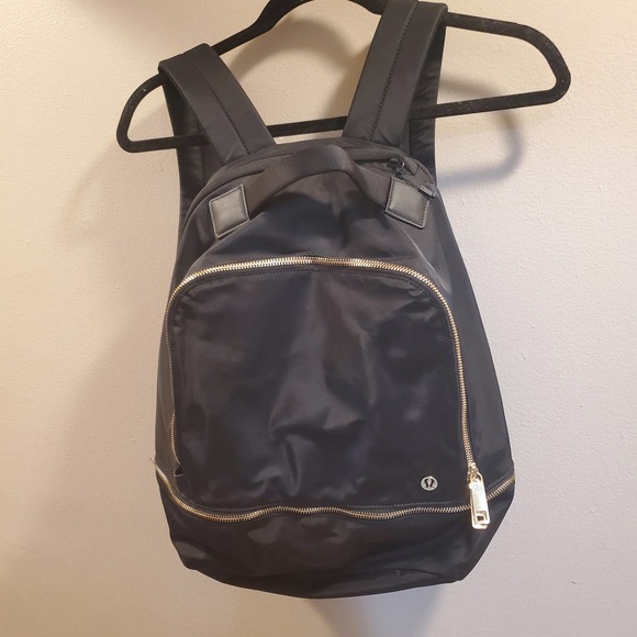 lululemon athletica Handbags - Lululemon adventurer backpack 17L black/gold